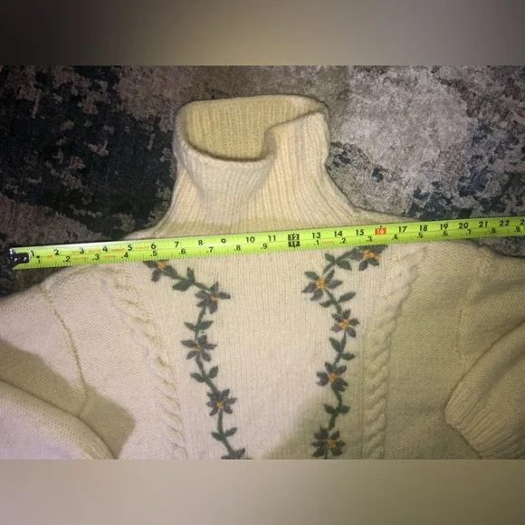 Vintage Hand-knit Cable Knit Floral Embroidery Wool Sweater womens M/L - Picture 7 of 16